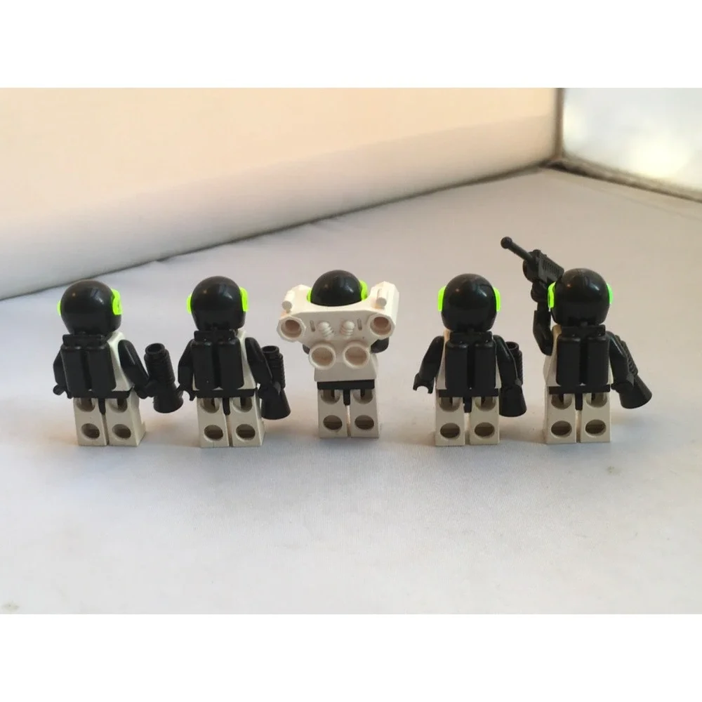 Space LEGO‎ Blacktron II 5x Minifigures Various Accessories Vintage